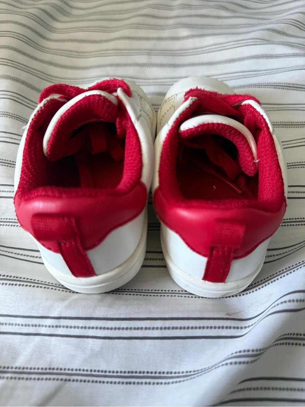 Gap Disney Toddler Embroidered Minnie Mouse White Faux Leather Shoes Size 6